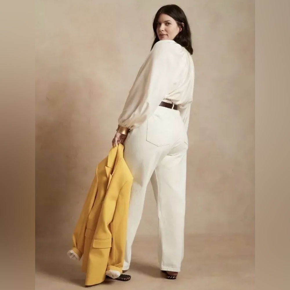 Banana Republic Button Front Loose Mid-Rise Stovepipe White Denim Jeans | 29